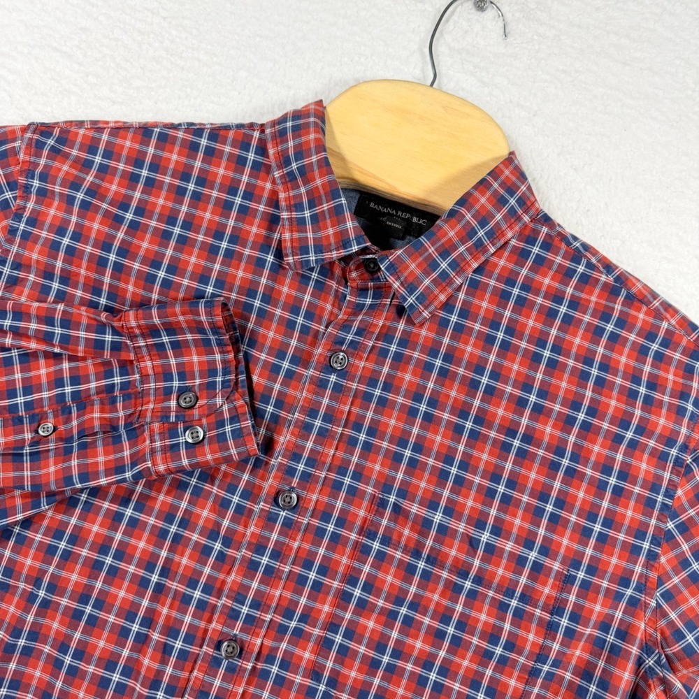 Banana Republic Button Down Men M Red Navy Blue Plaid Long Sleeve Pocket Shirt